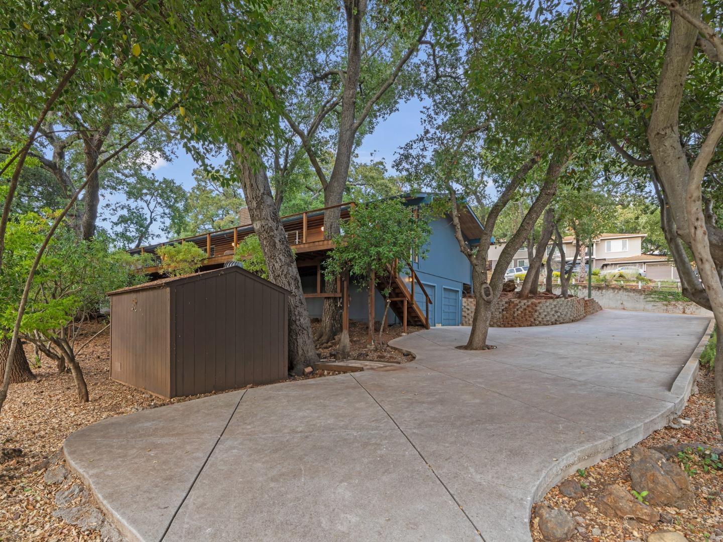 1269 Chateau DR