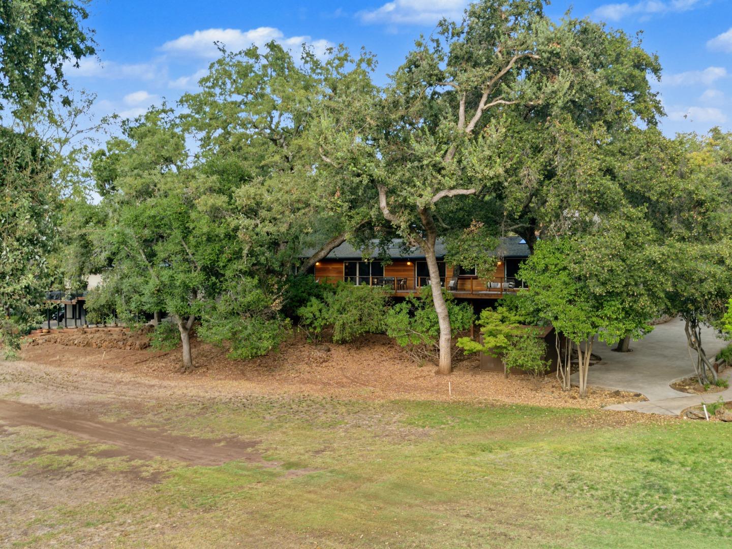 1269 Chateau DR