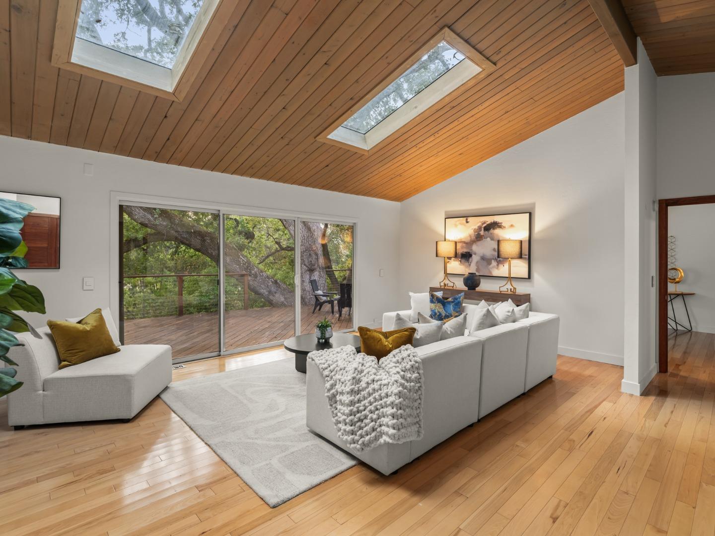 1269 Chateau DR