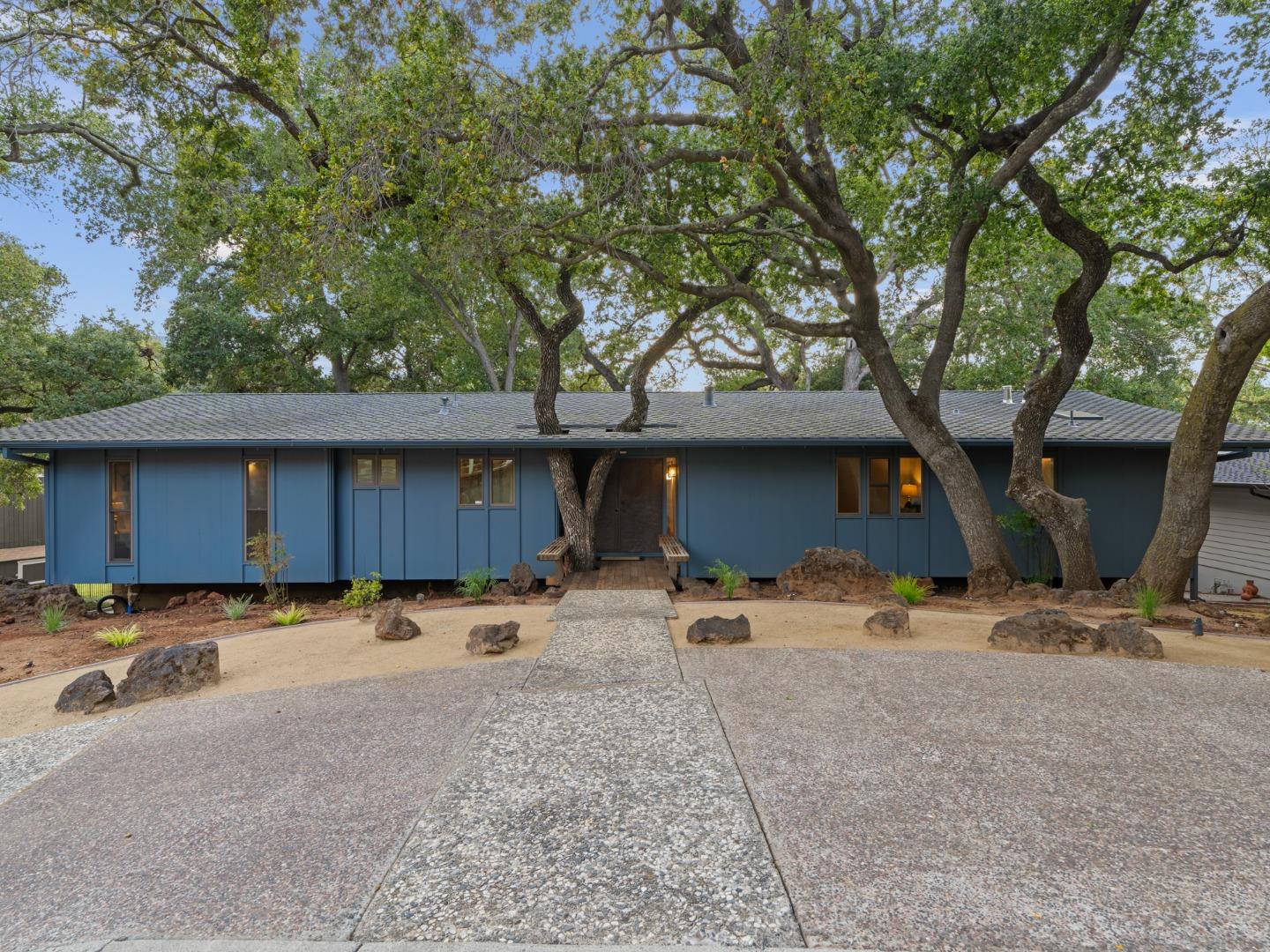 1269 Chateau DR