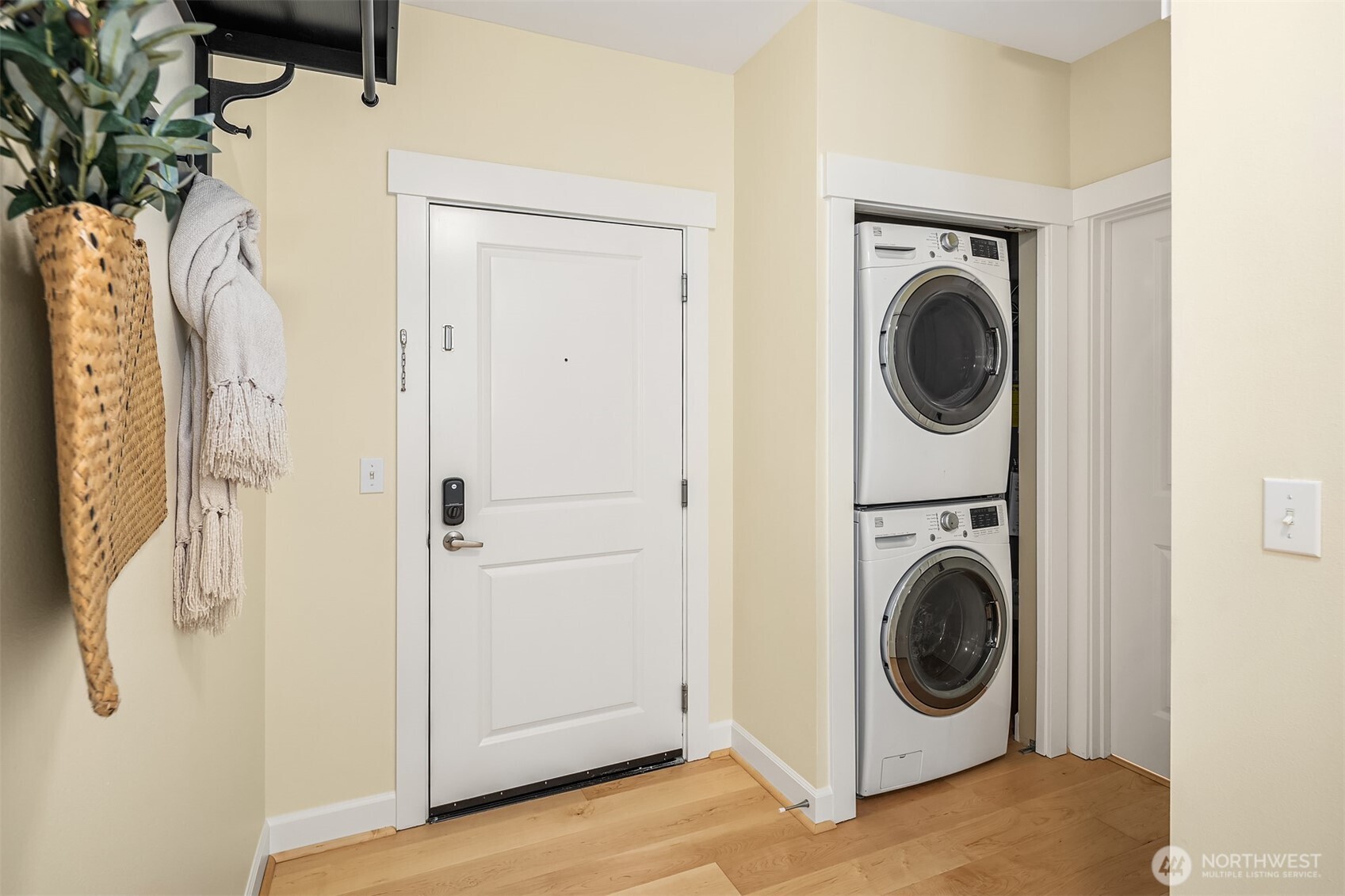 1840 25th Avenue NE Unit: 210