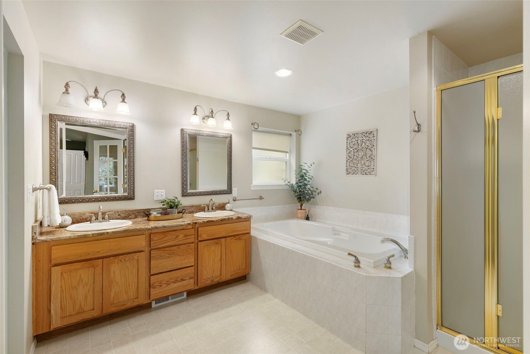 6207 NE Blakewood Court