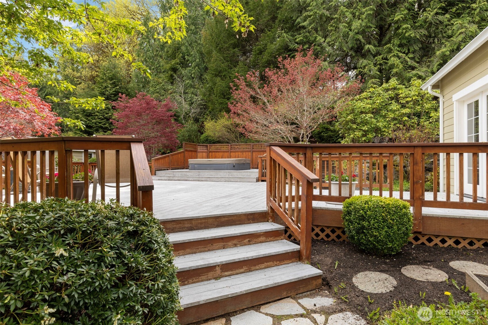 6207 NE Blakewood Court