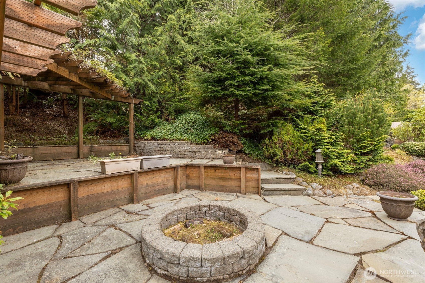 6207 NE Blakewood Court