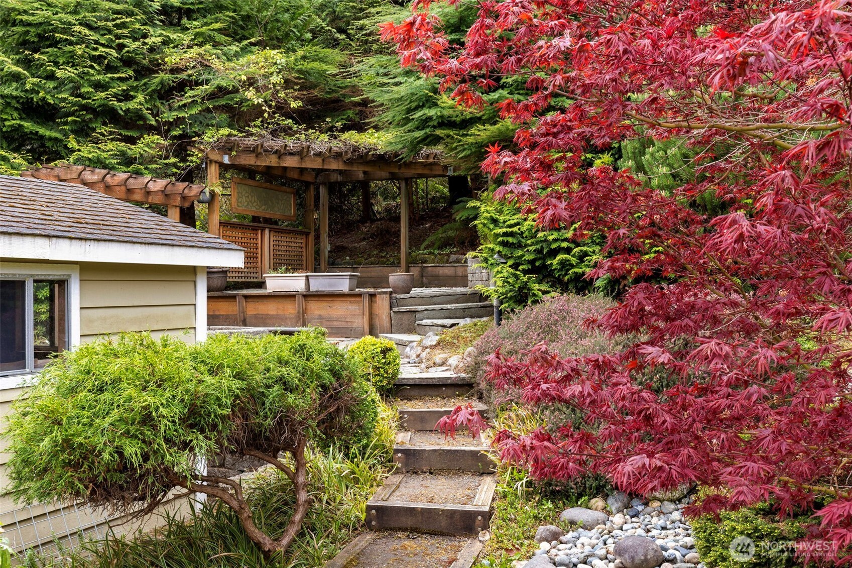 6207 NE Blakewood Court