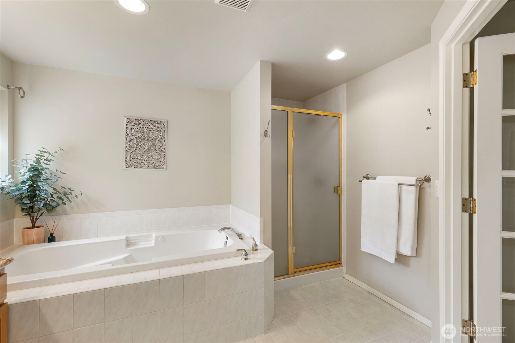 6207 NE Blakewood Court