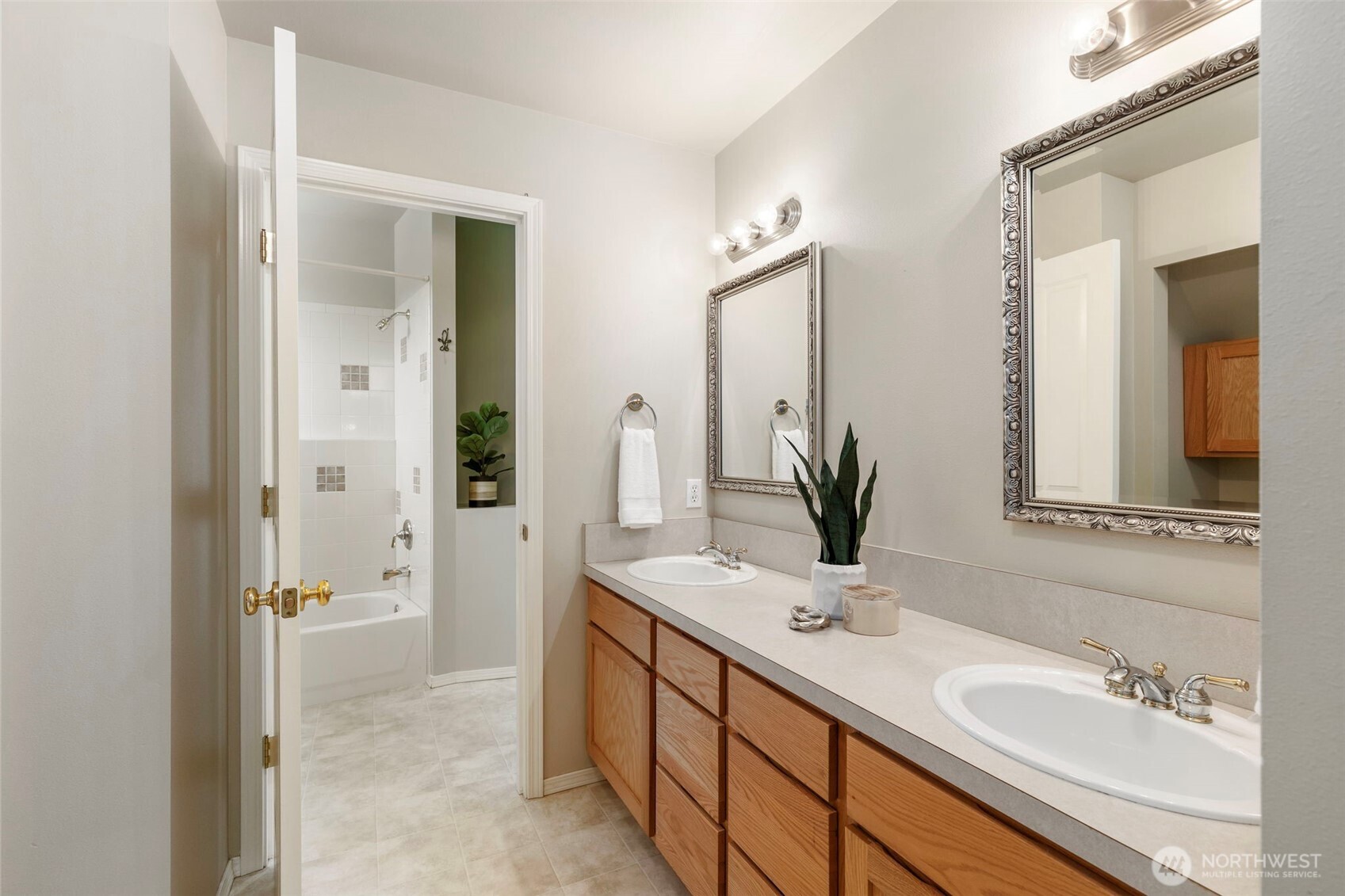 6207 NE Blakewood Court