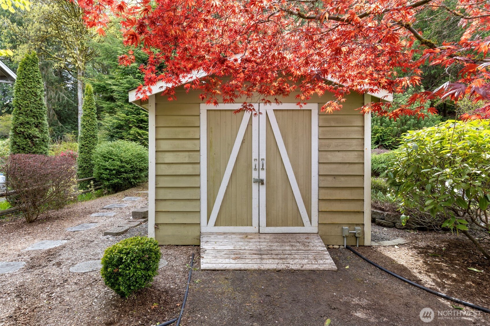 6207 NE Blakewood Court