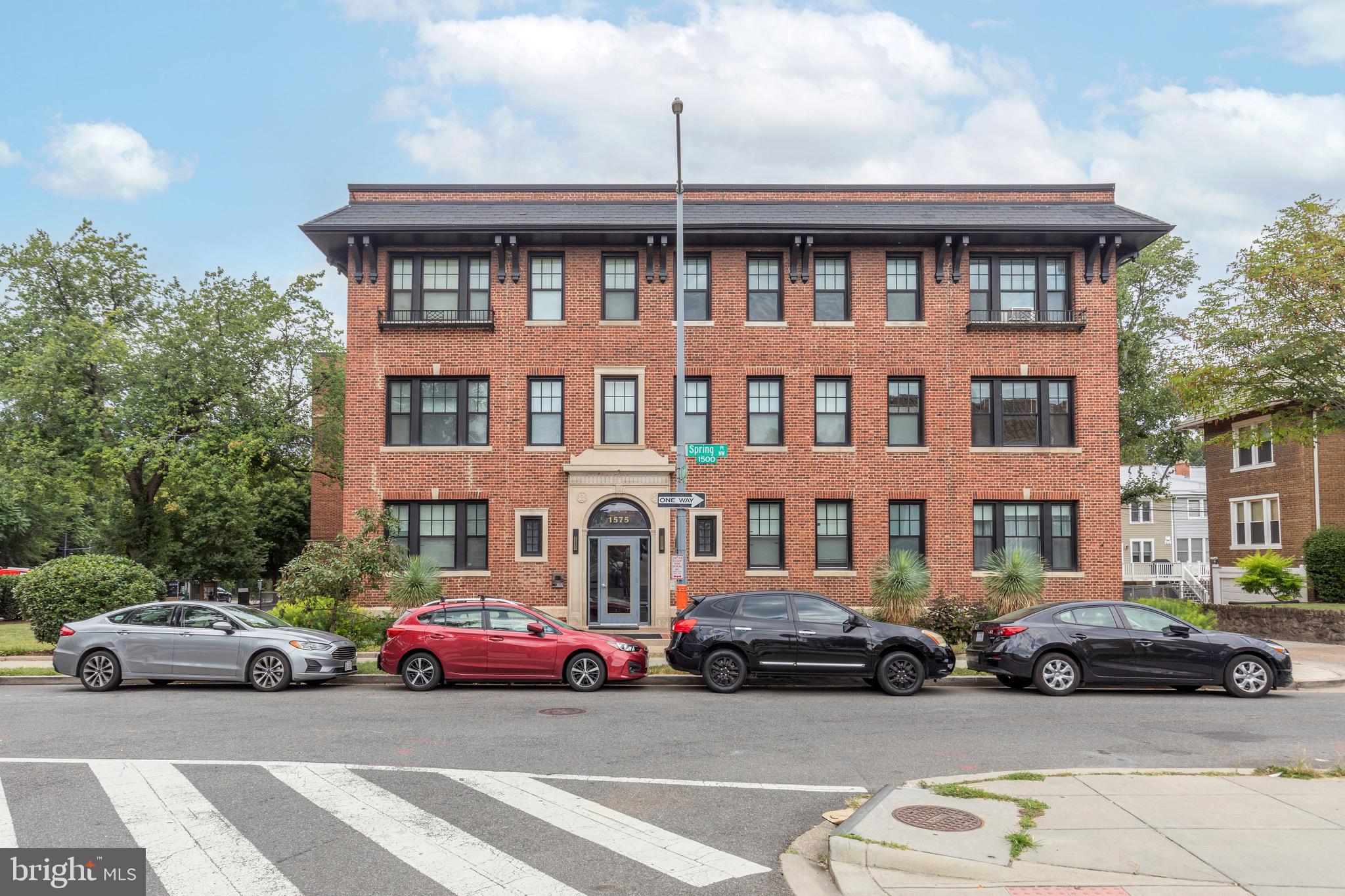 1575 SPRING PLACE NW 32