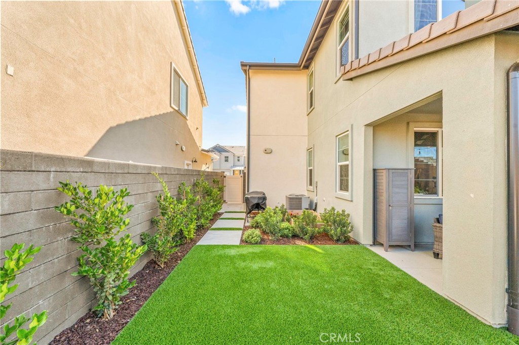 1281 Roots Way