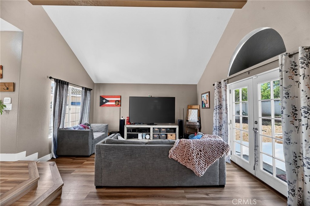 39055 Via Las Sintras