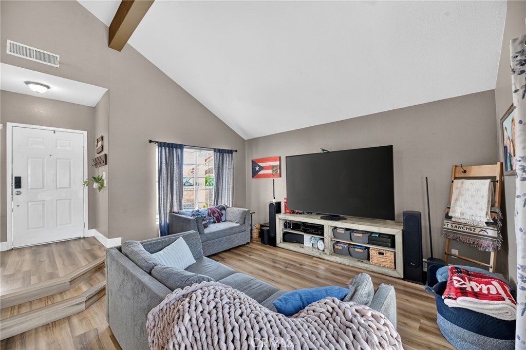 39055 Via Las Sintras