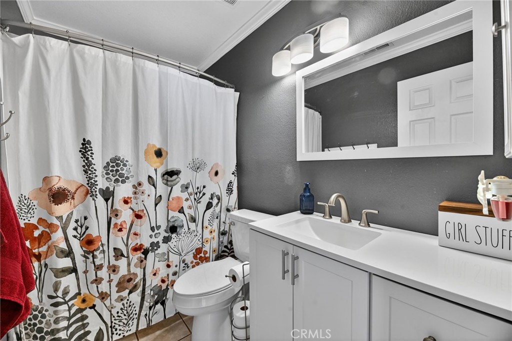 39055 Via Las Sintras