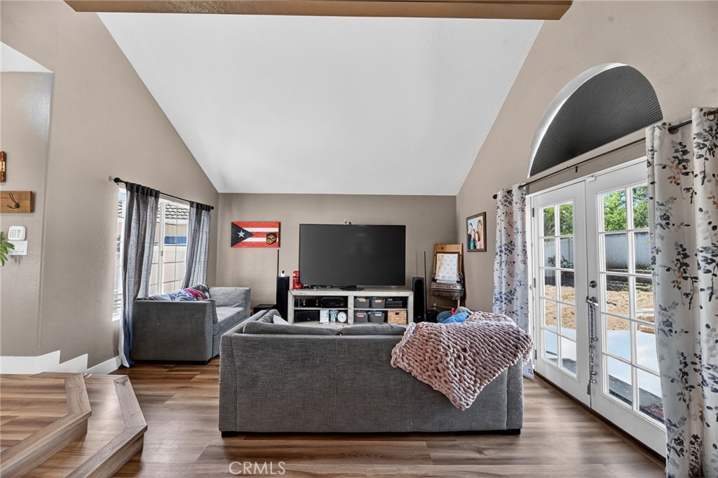 39055 Via Las Sintras