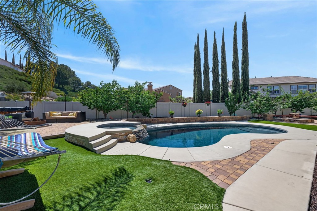 32183 Elk Grove