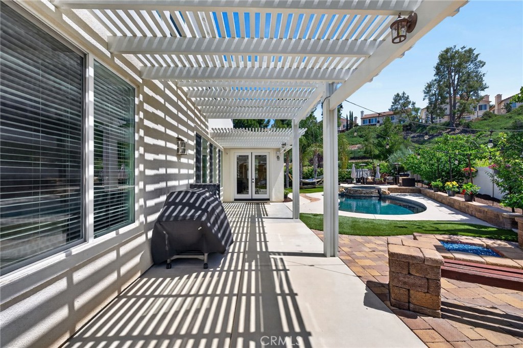32183 Elk Grove