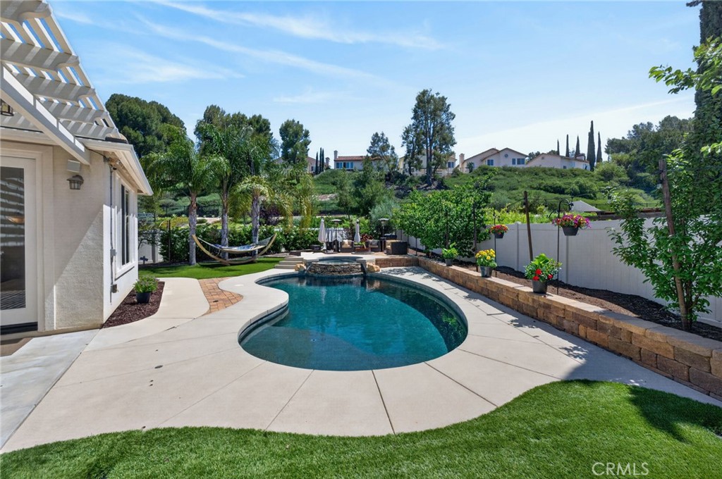 32183 Elk Grove