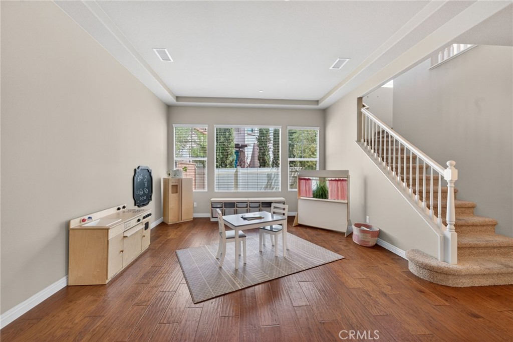 32183 Elk Grove