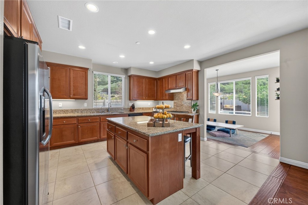 32183 Elk Grove