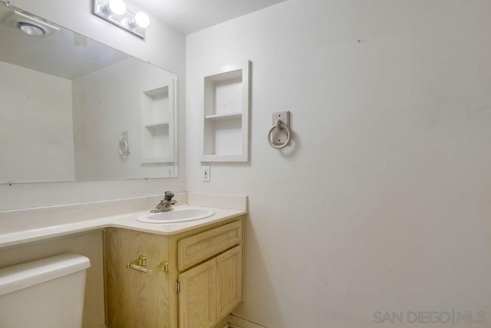 244 Evergreen Ave # F