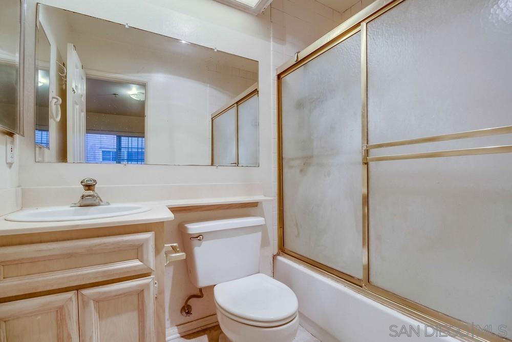 244 Evergreen Ave # F