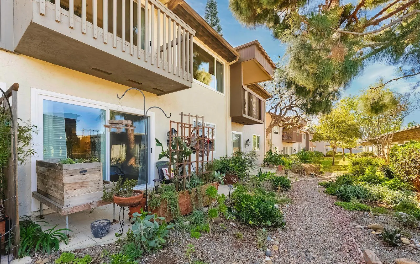 6242 Caminito Luisito