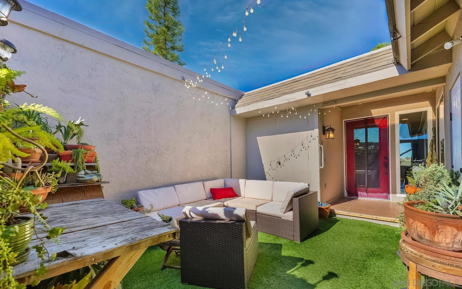 6242 Caminito Luisito