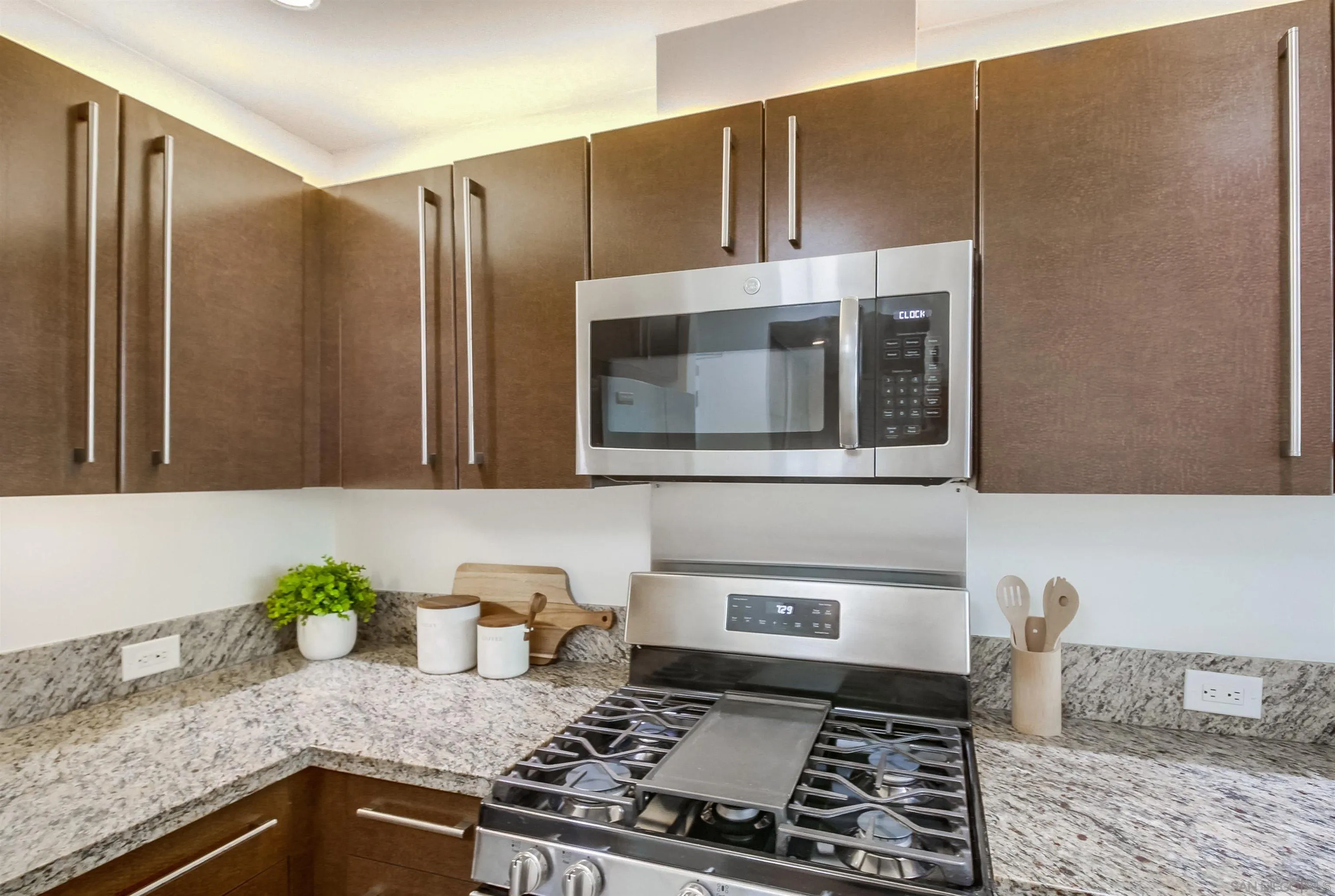 350 11th Avenue # 420