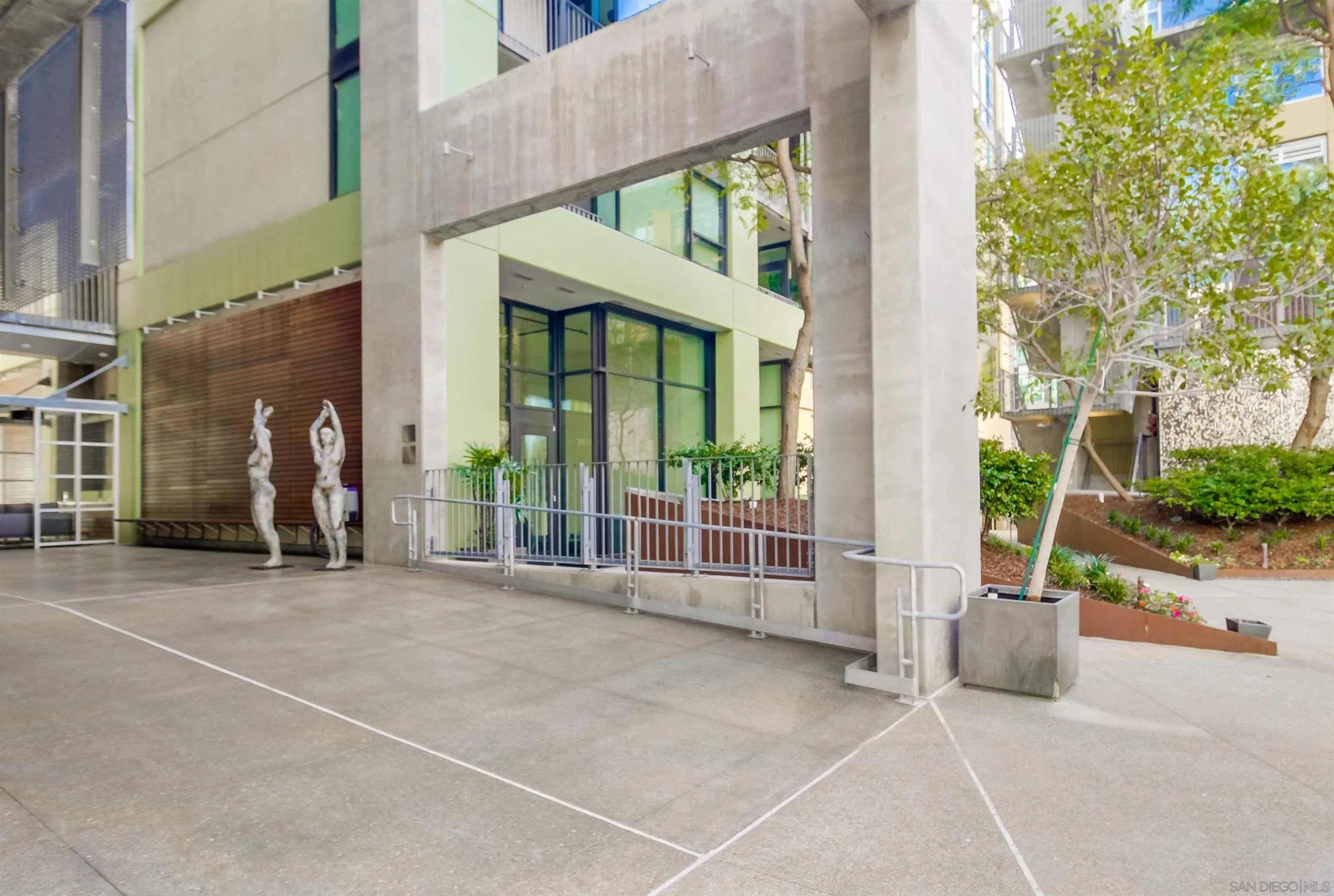 350 11th Avenue # 420