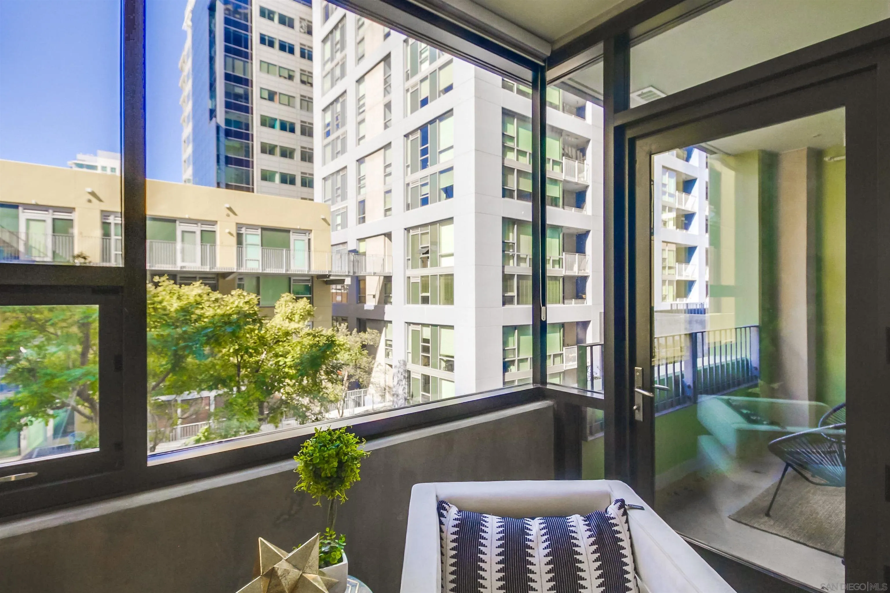 350 11th Avenue # 420