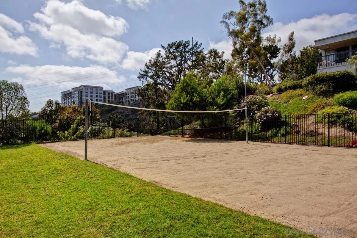 6308 Caminito Salado