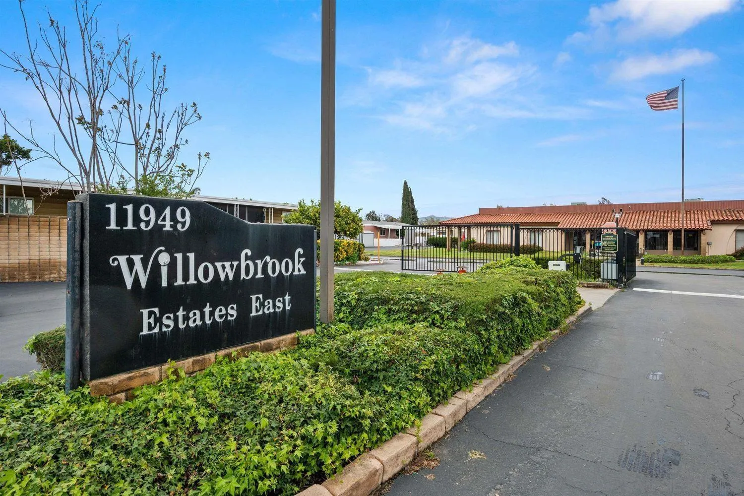 11851 Riverside Drive Spc 275