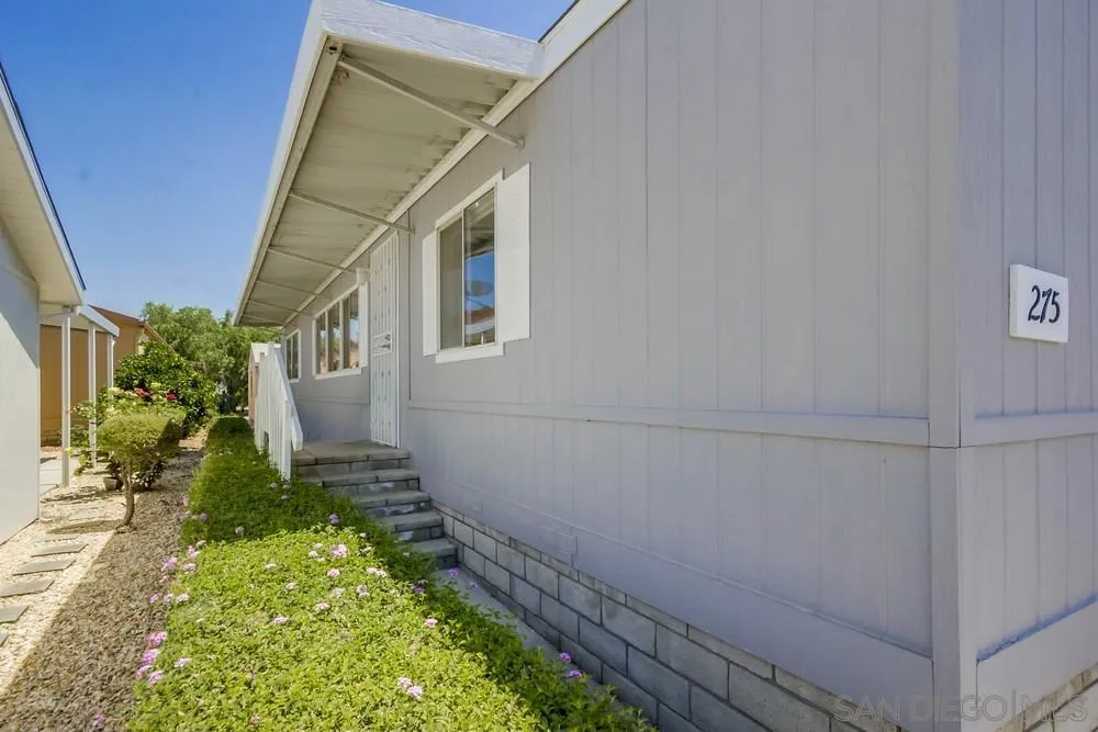 11851 Riverside Drive Spc 275