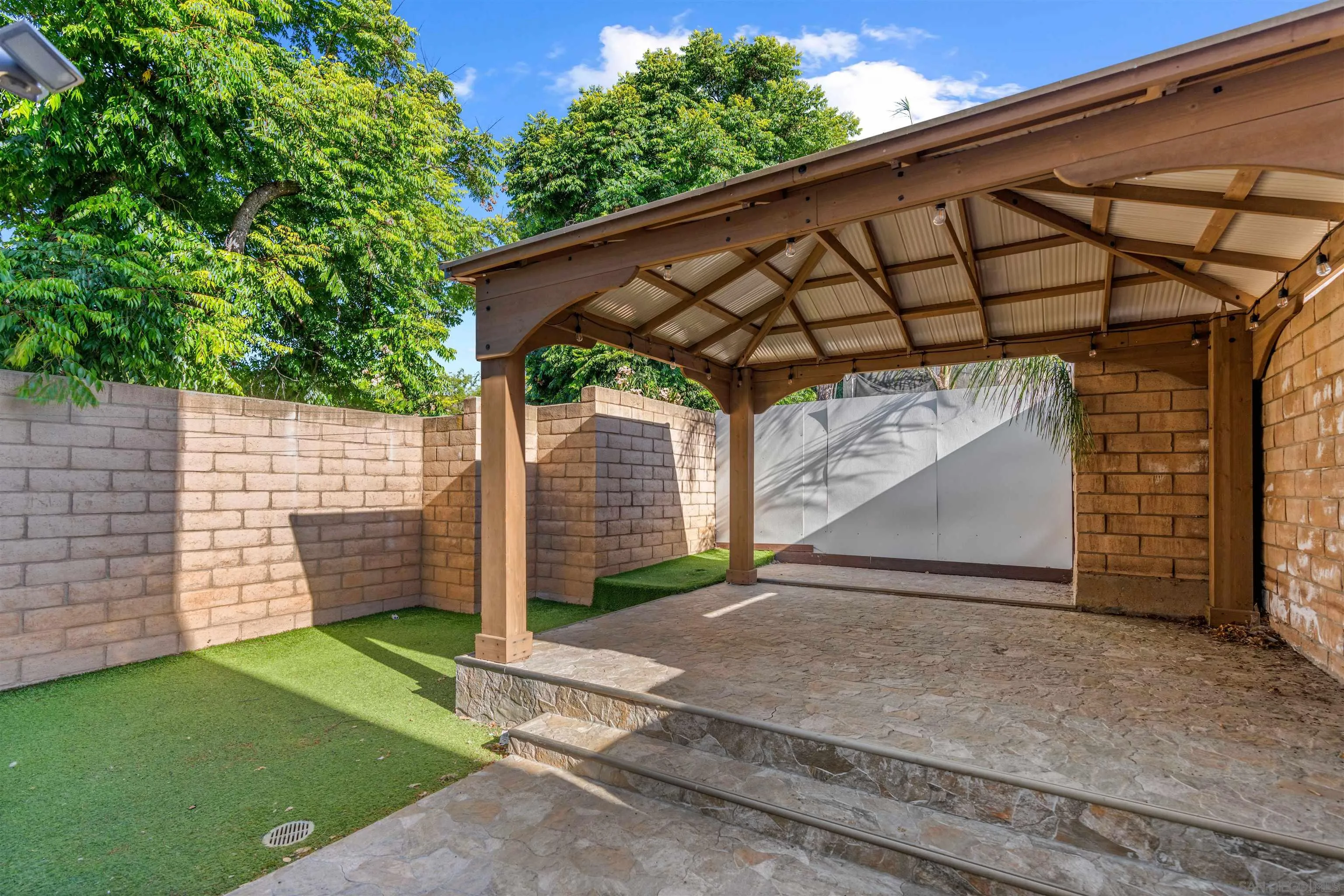 12069 Lemon Crest Dr