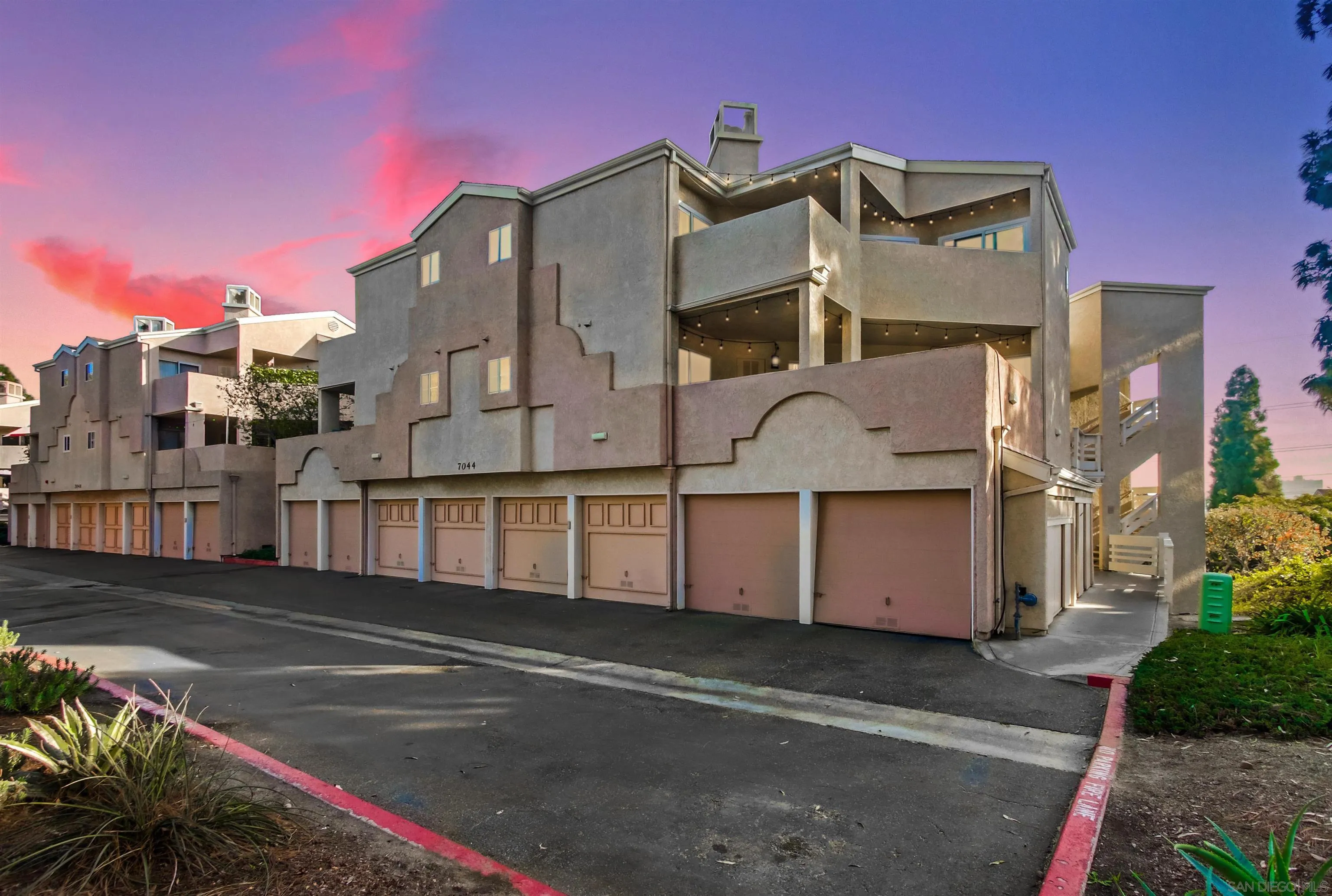 7044 Camino Degrazia # 227