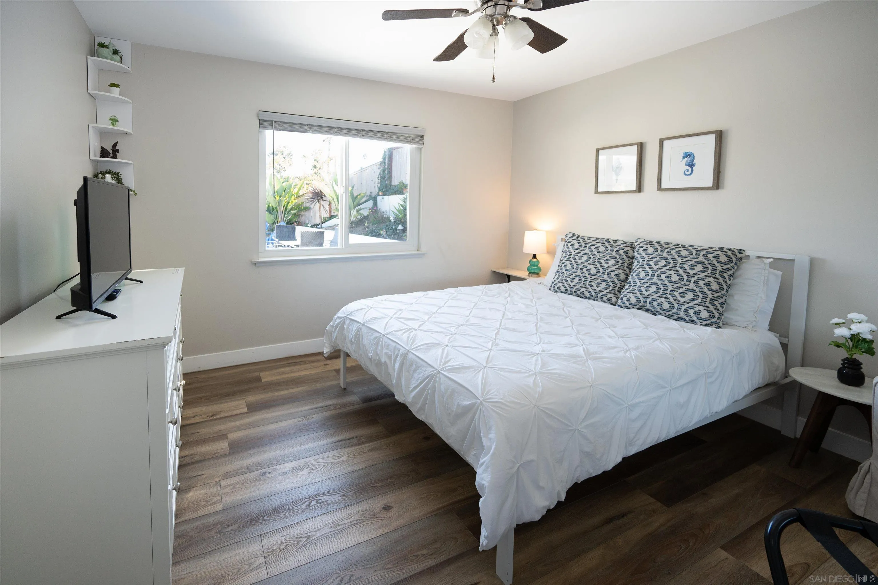 2125 Hilldale