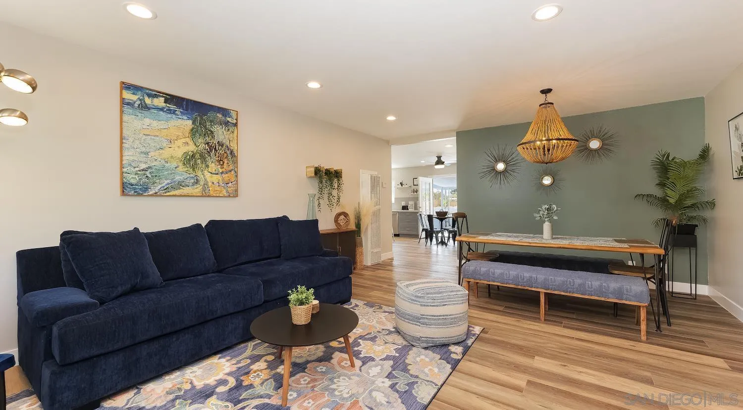 2125 Hilldale