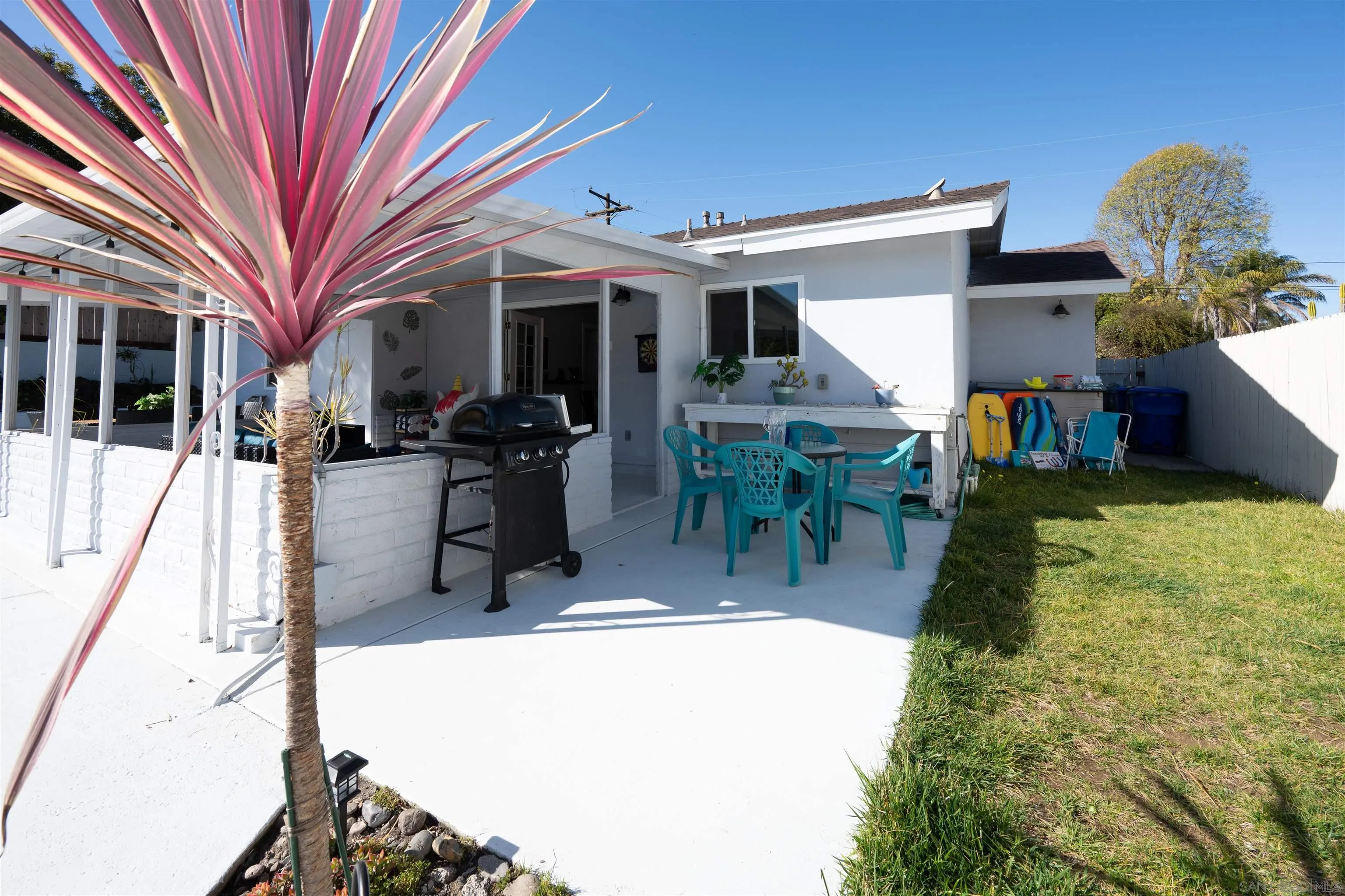 2125 Hilldale