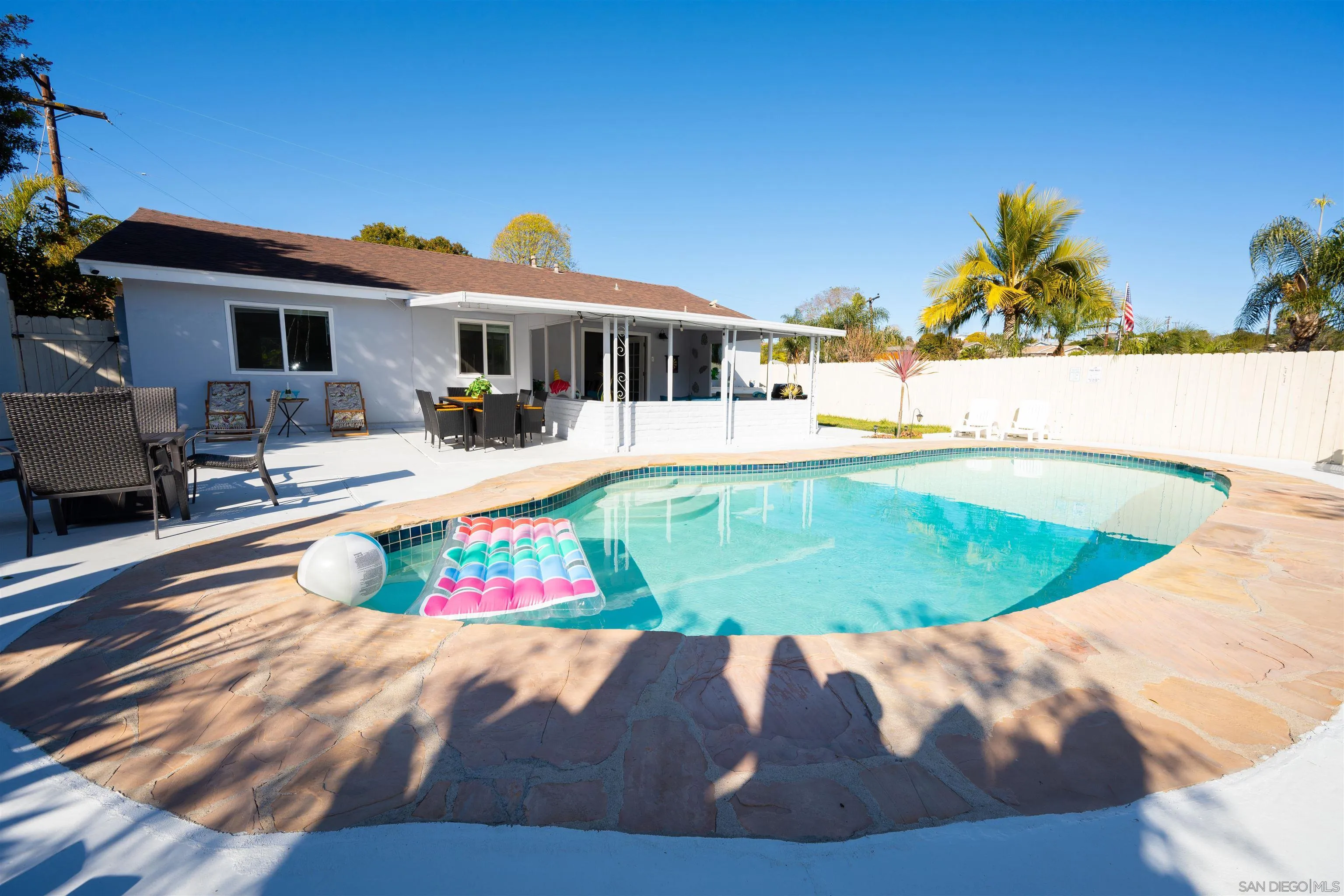 2125 Hilldale