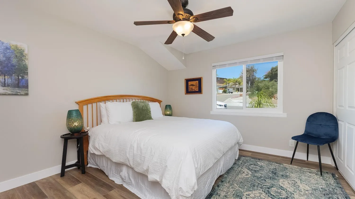 2125 Hilldale