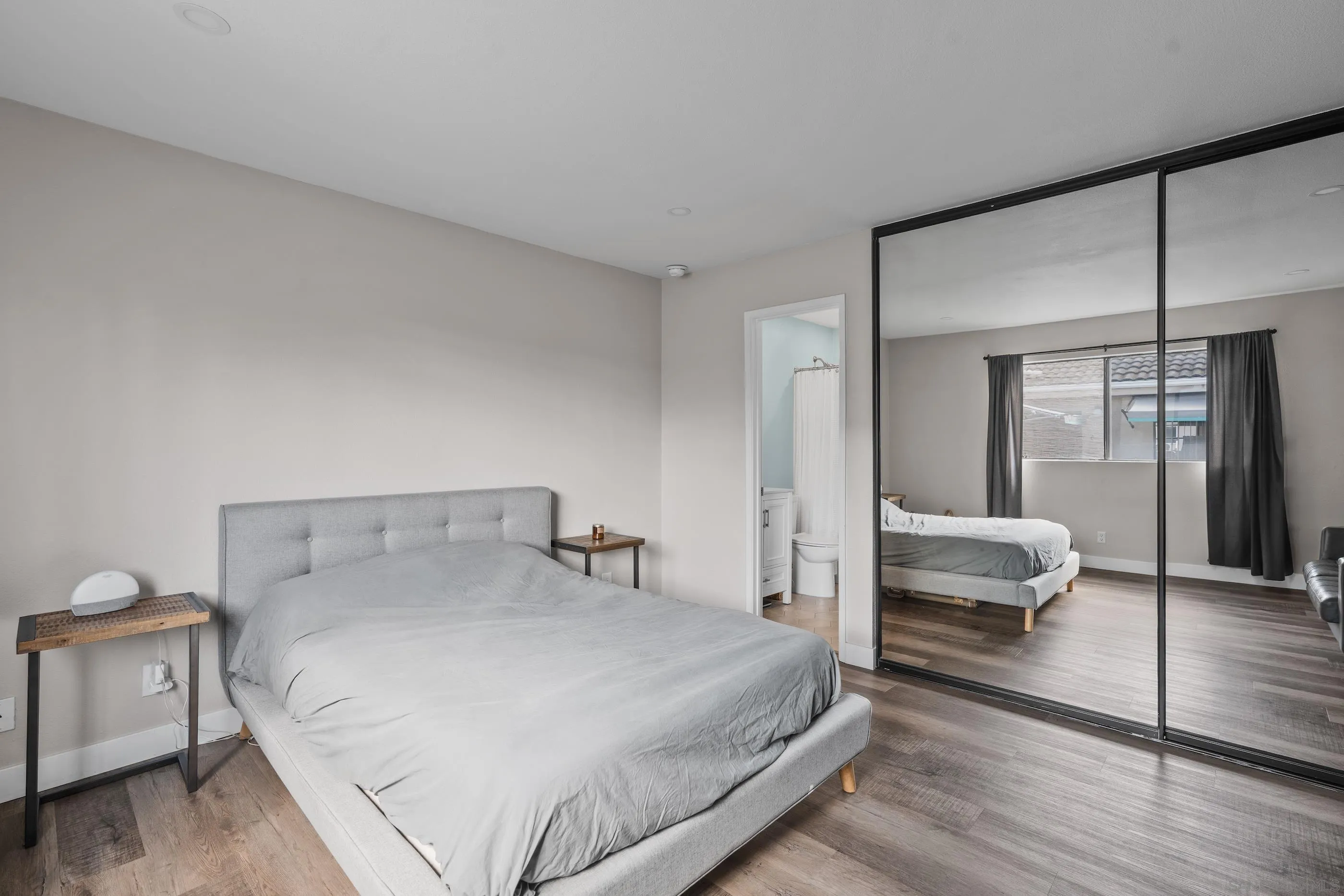 4475 Campus Ave Unit 5