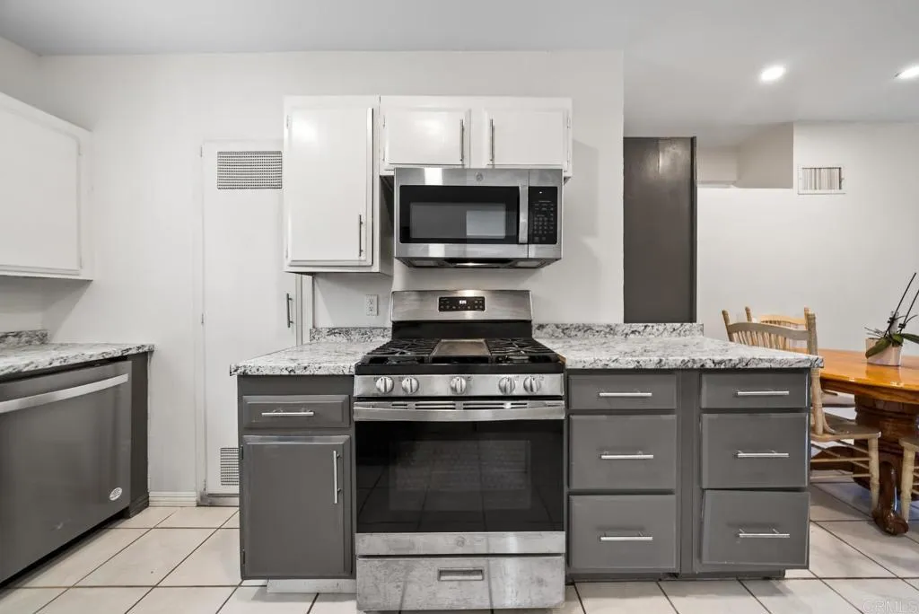 9254 Fairlawn Street