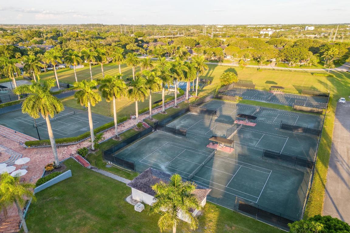 11842 Pebblewood Drive 202