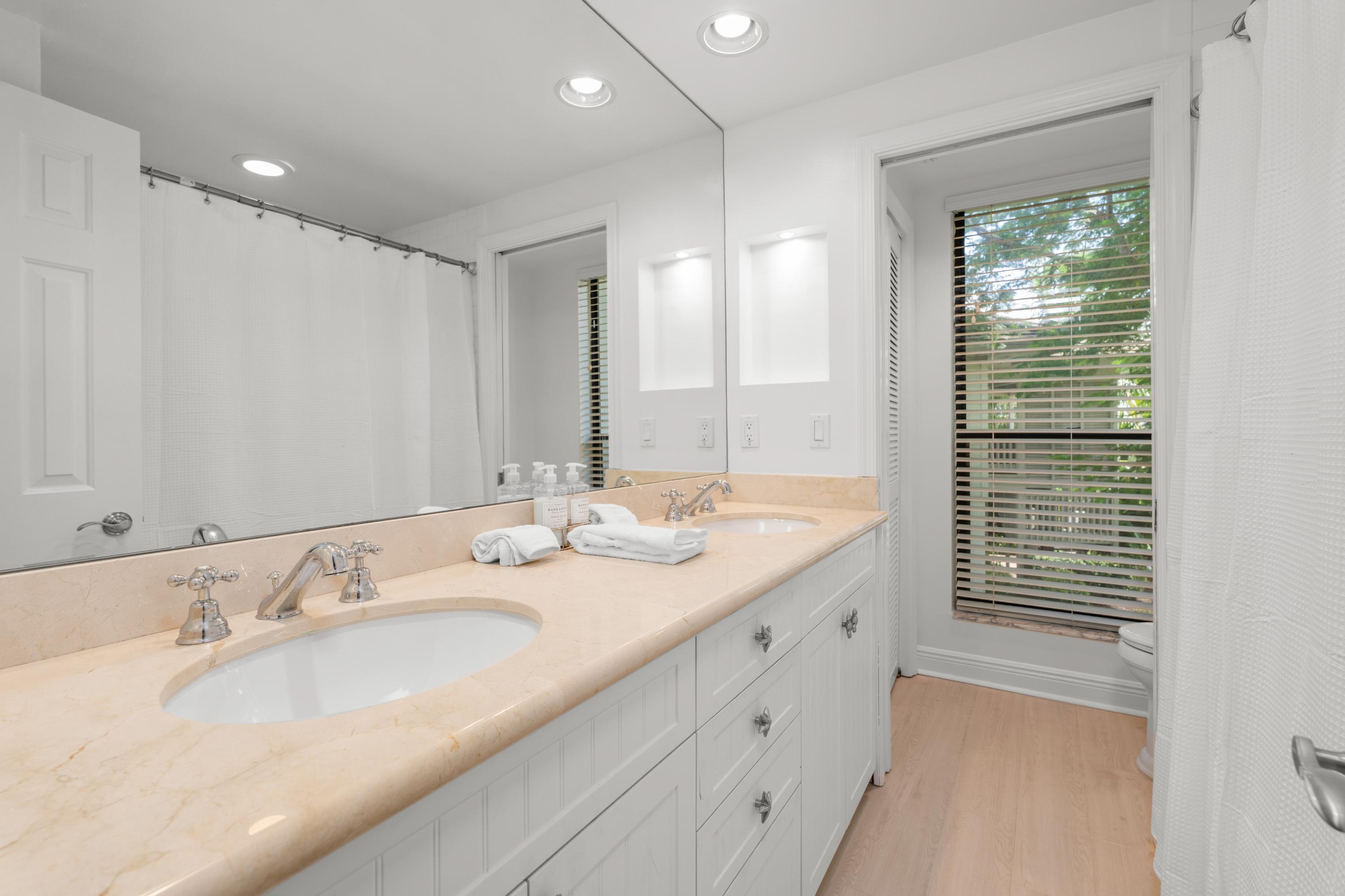 11842 Pebblewood Drive 202