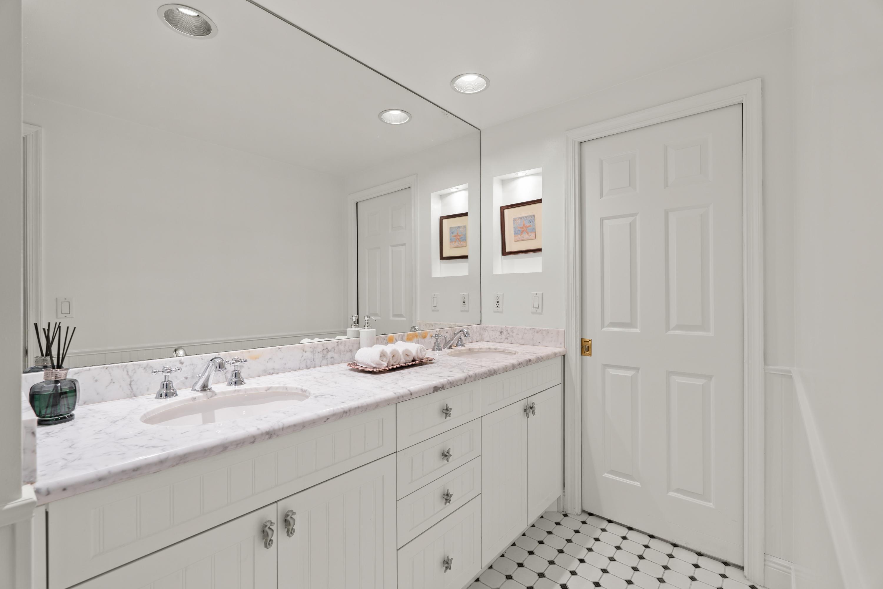 11842 Pebblewood Drive 202