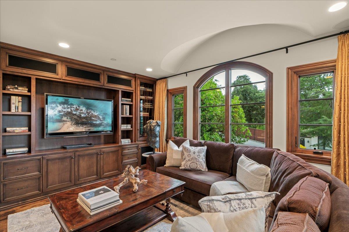 130 Creffield HTS