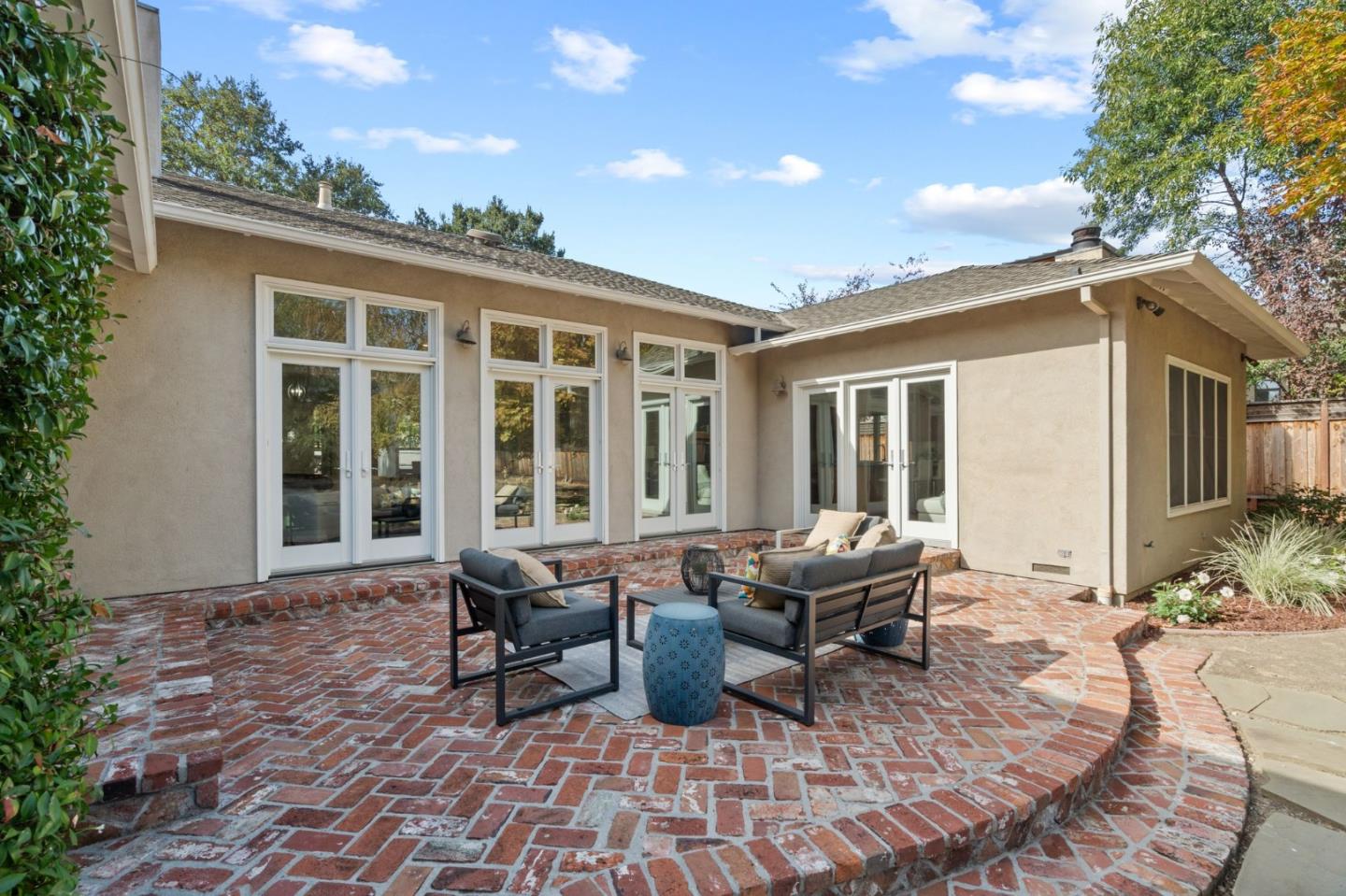 24313 Summerhill AVE