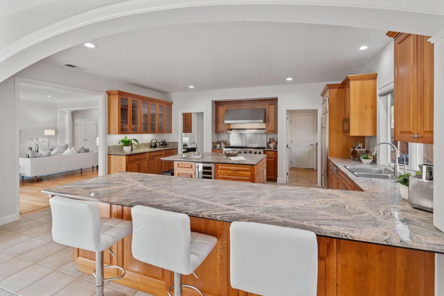 24313 Summerhill AVE