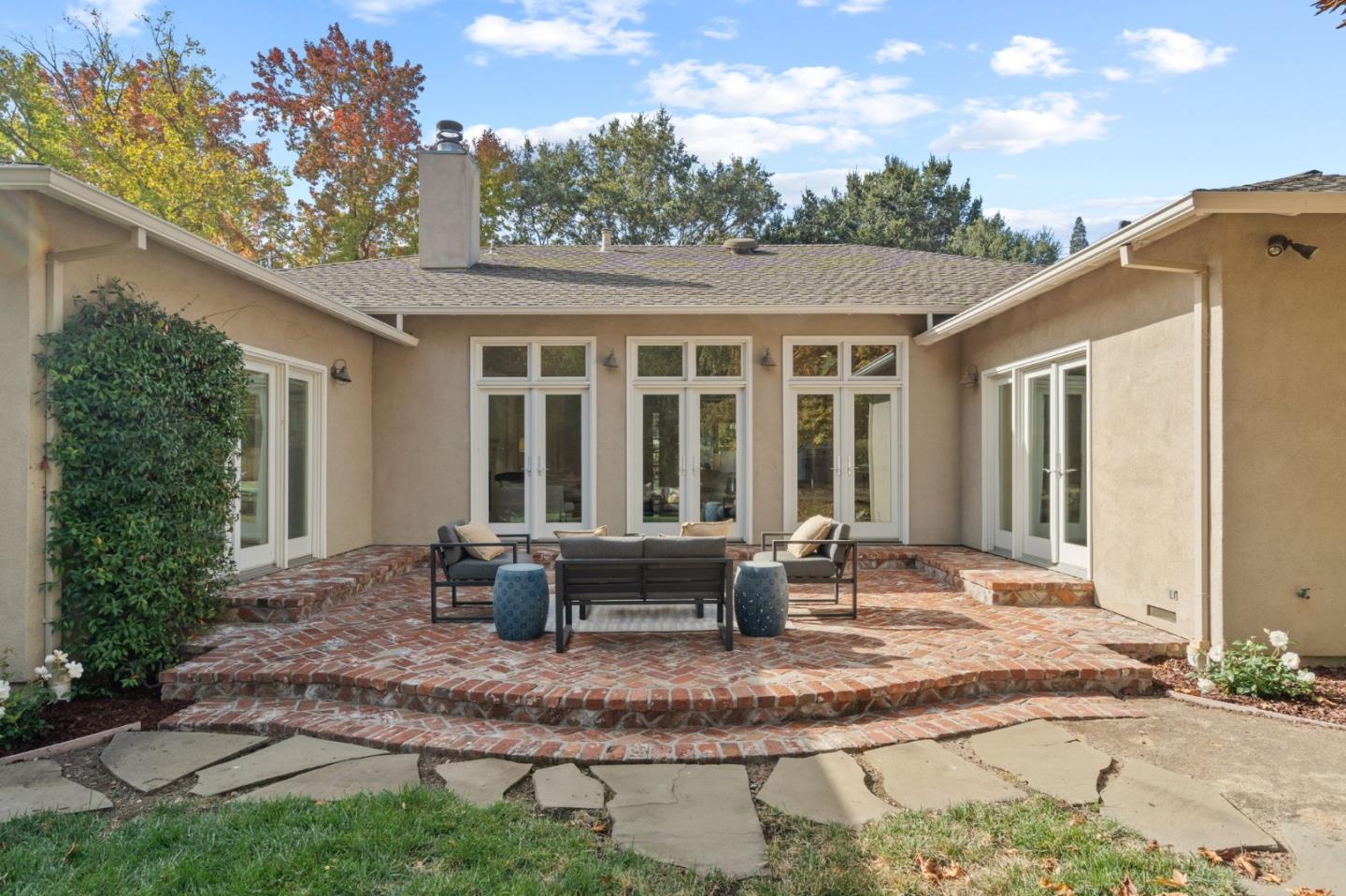 24313 Summerhill AVE