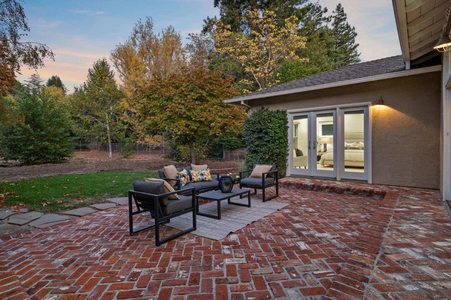 24313 Summerhill AVE